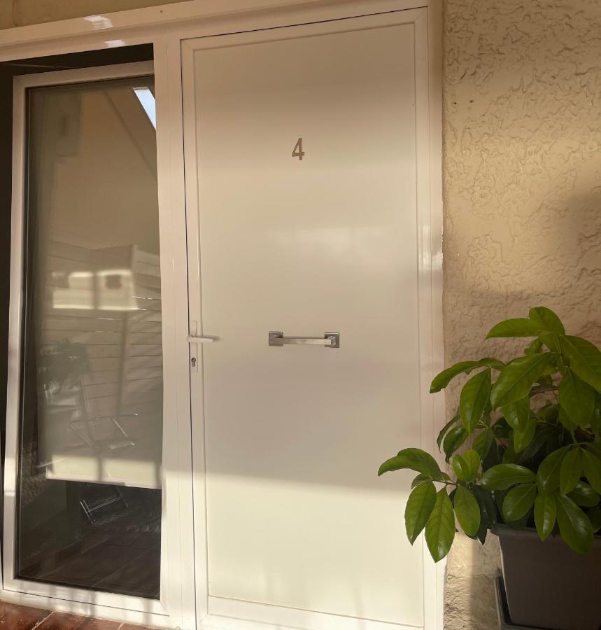 אנביסוס Seaview Apartments מראה חיצוני תמונה